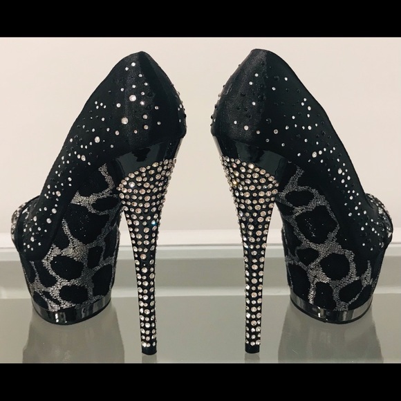 2 Lips Too. Too Frisky Heels - Picture 3 of 6